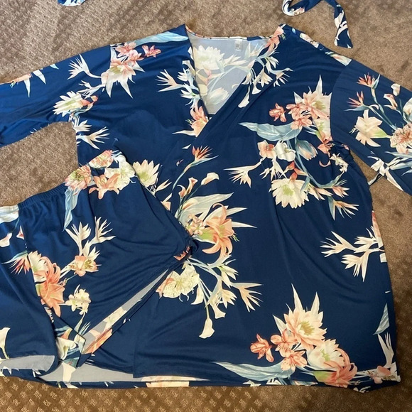 Flora robe & matching shorts - Picture 4 of 5